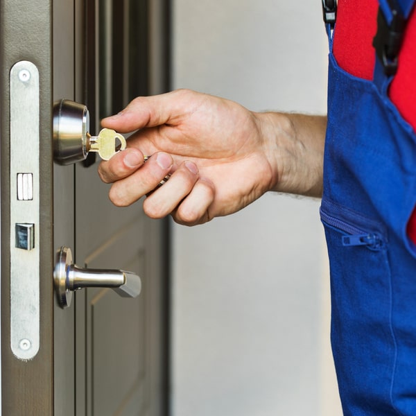 en cerrajería residencial recomendamos la instalación de cerraduras con sistema de seguridad anti-bumping